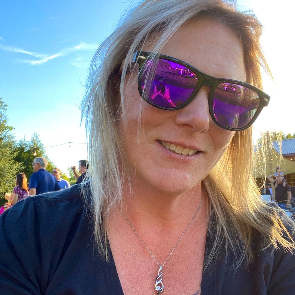 Meet your Posher, Angela